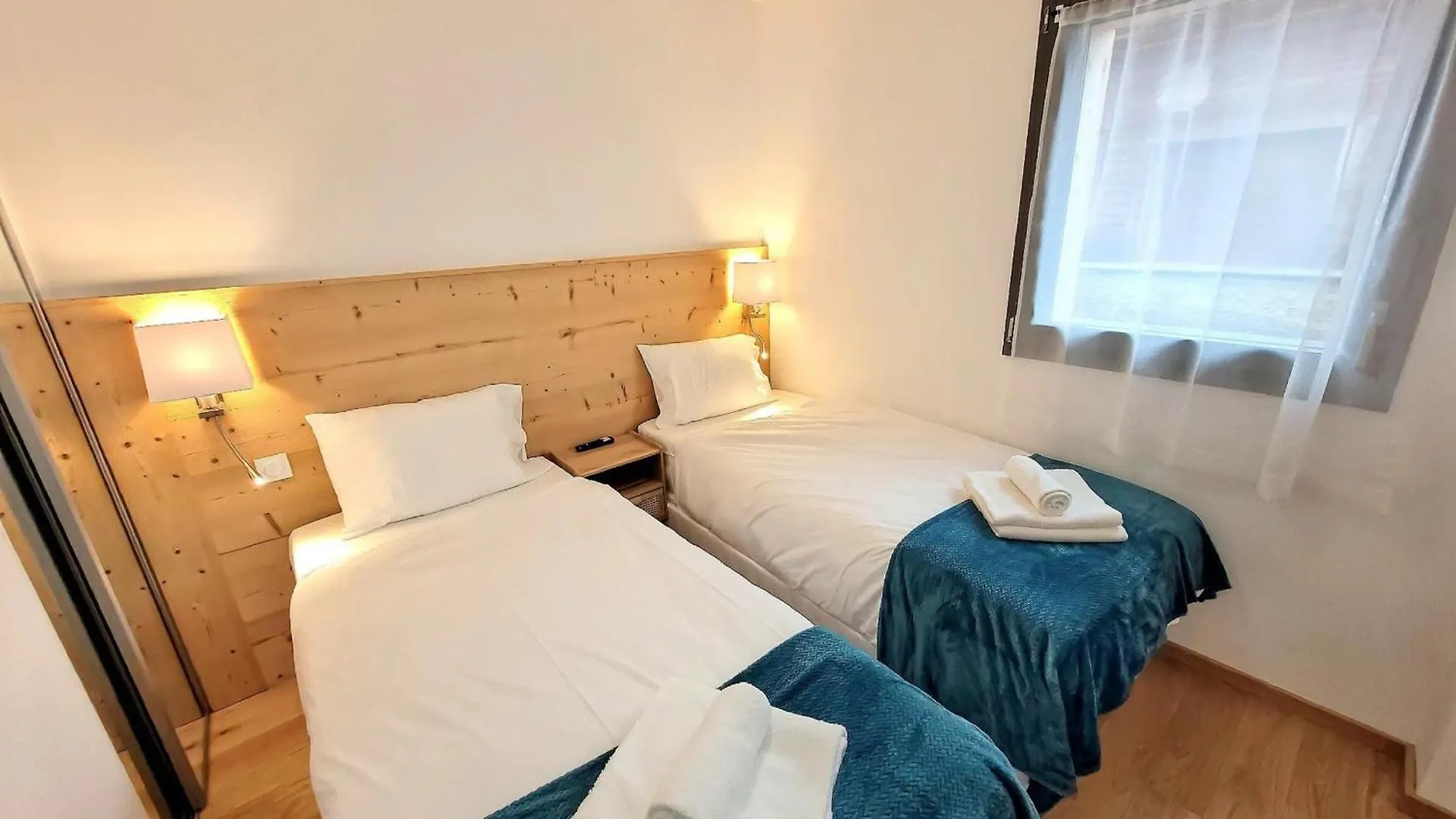 Apartment Les Gets - Appartement Moderne Avec Grande Terrasse, Parking Et 2 Chambres - Fr-1-598-185
